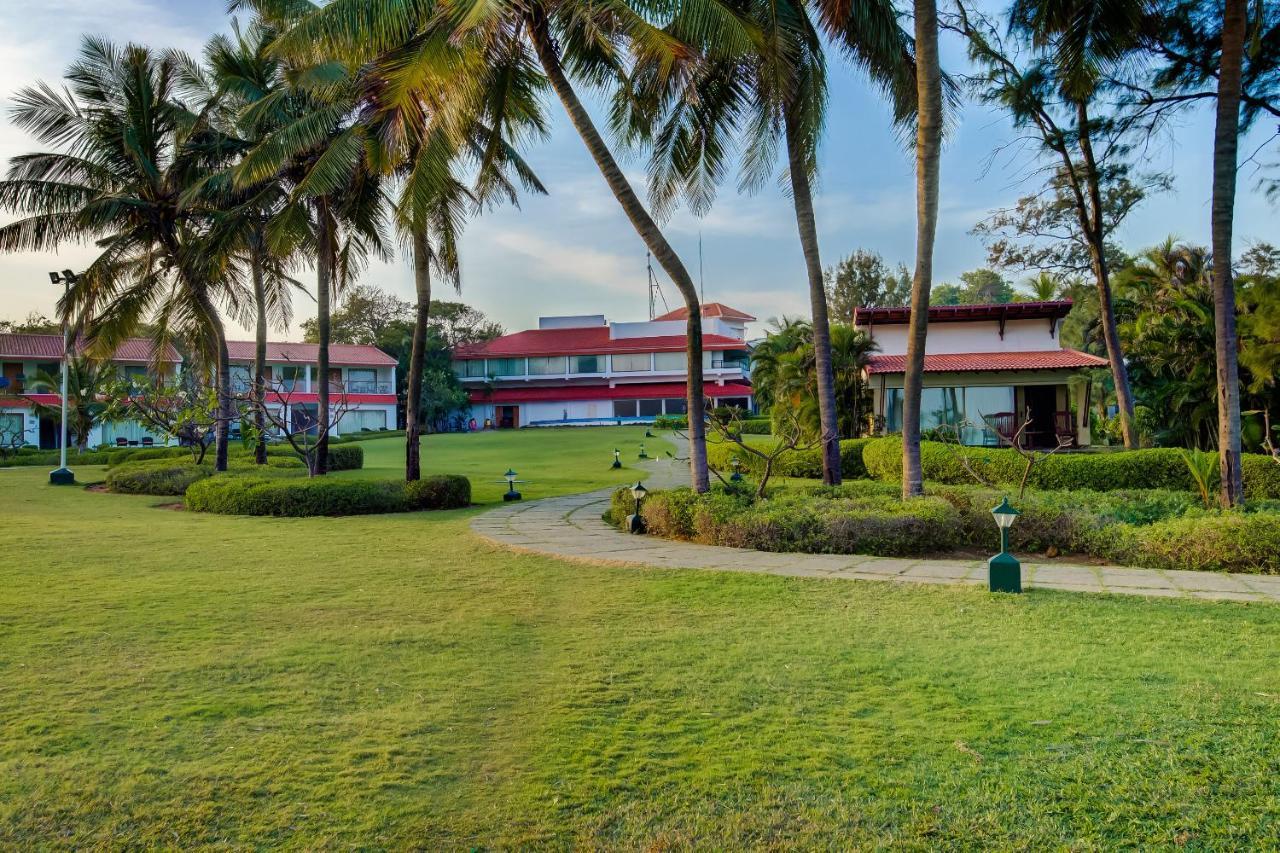 Radisson Blu Resort Temple Bay Mamallapuram Εξωτερικό φωτογραφία The Royal Thai Navy Headquarters