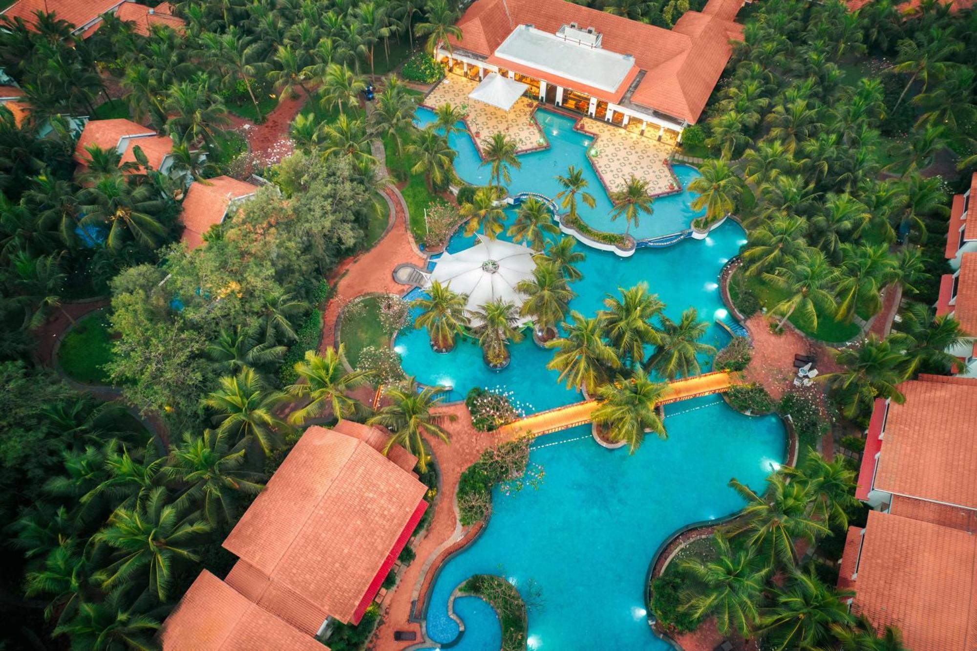 Radisson Blu Resort Temple Bay Mamallapuram Εξωτερικό φωτογραφία Aerial view of the pool at the Hard Rock Hotel