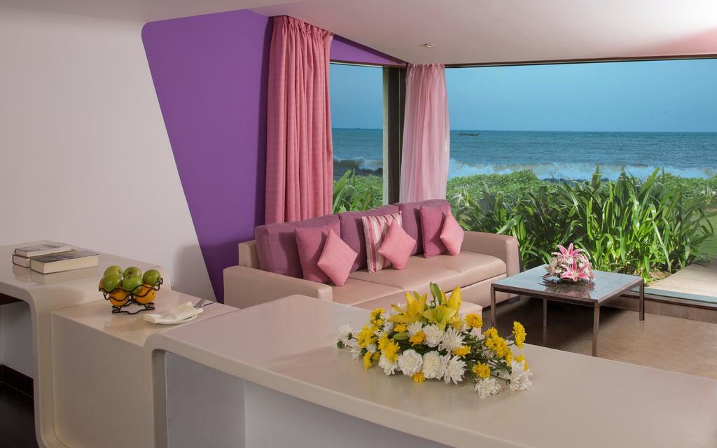 Radisson Blu Resort Temple Bay Mamallapuram Εξωτερικό φωτογραφία A living room at the resort